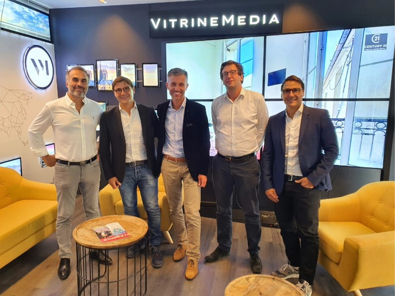 VITRINEMEDIA SE RENFORCE DANS L’AFFICHAGE DYNAMIQUE AVEC L’ACQUISITION DE VITRILIA DISPLAY